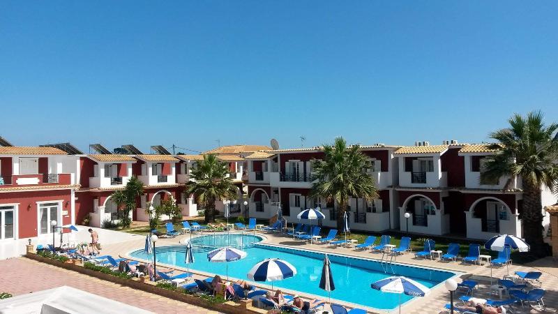 Yakinthos Hotel Zakynthos Island ภายนอก รูปภาพ