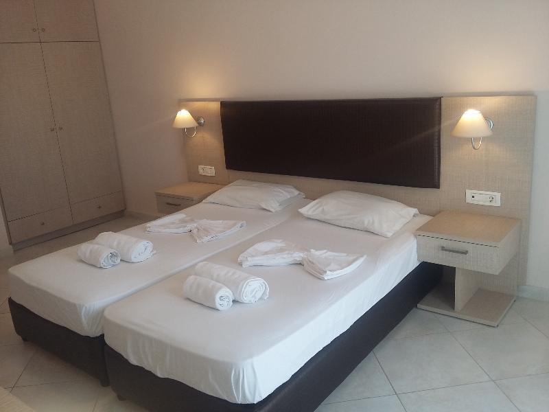 Yakinthos Hotel Zakynthos Island ภายนอก รูปภาพ